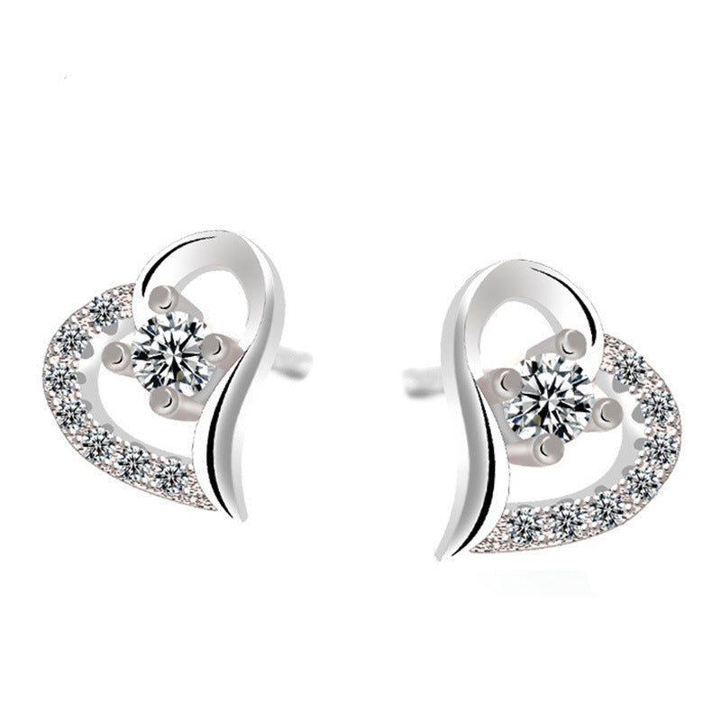 Crystal Heart Stud Earrings – Elegant & Timeless