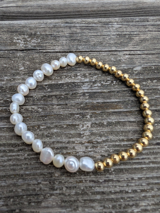 Yin & Glow — Baroque Pearl and Gold Bead Bracelet